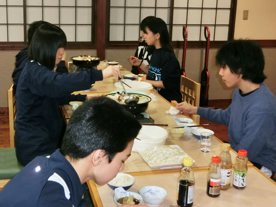 学生寮の夕食
